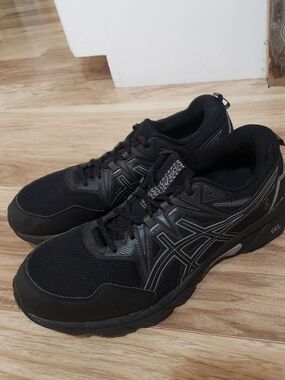 Men Asics 10.5 Black Gel Venture 8 Shoes Like New Condition